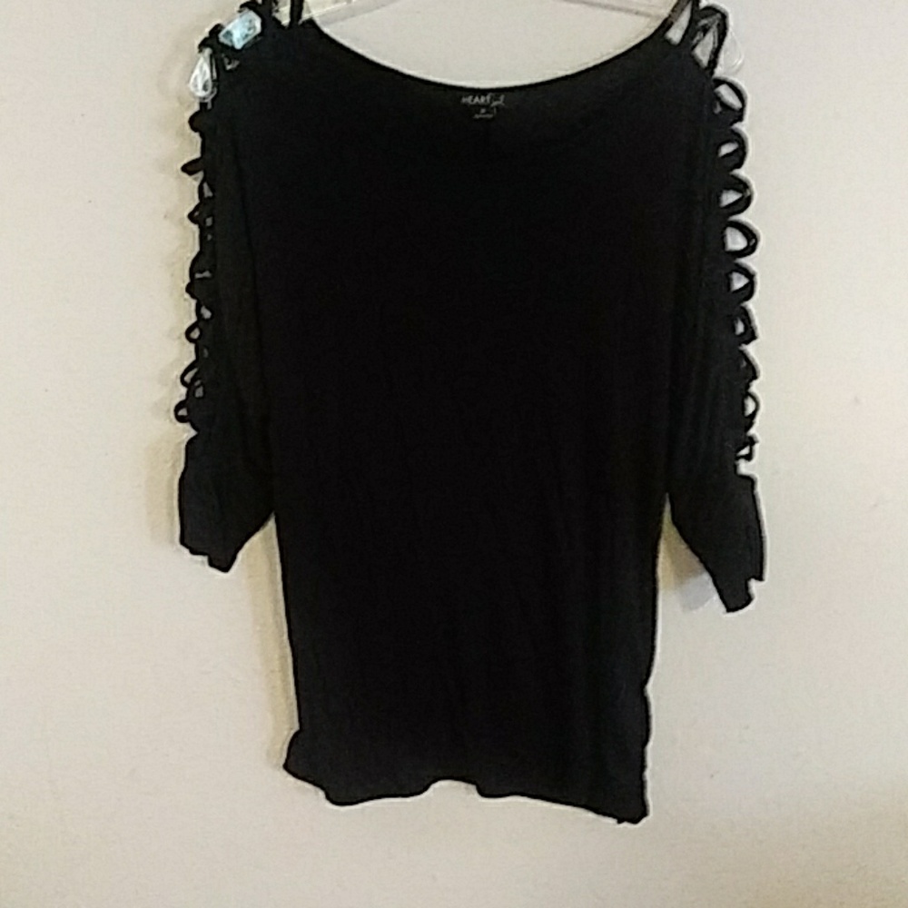 Quarter sleeve black shirt